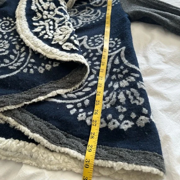 Anthropologie sleeping in snow cardigan, size large - Picture 10 of 17